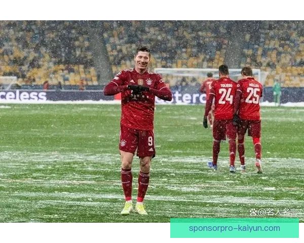 莱万多夫斯基获西甲银靴奖，展现稳定得分能力